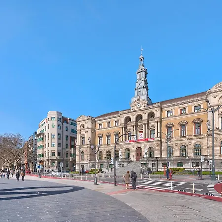 Ayuntamiento Cerca Del Casco Viejo&parking * Bilbao