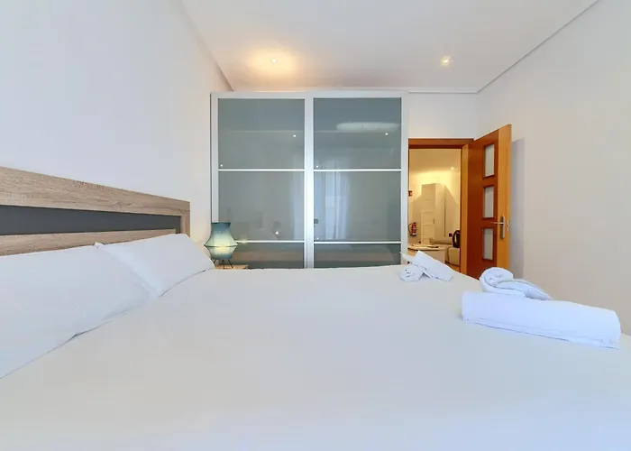 Ayuntamiento Cerca Del Casco Viejo&parking Apartamento *