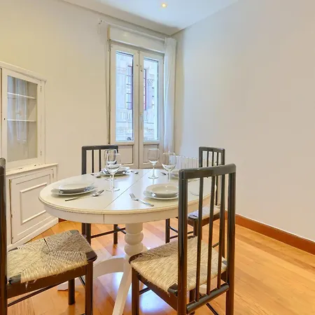 Ayuntamiento Cerca Del Casco Viejo & Parking Бильбао