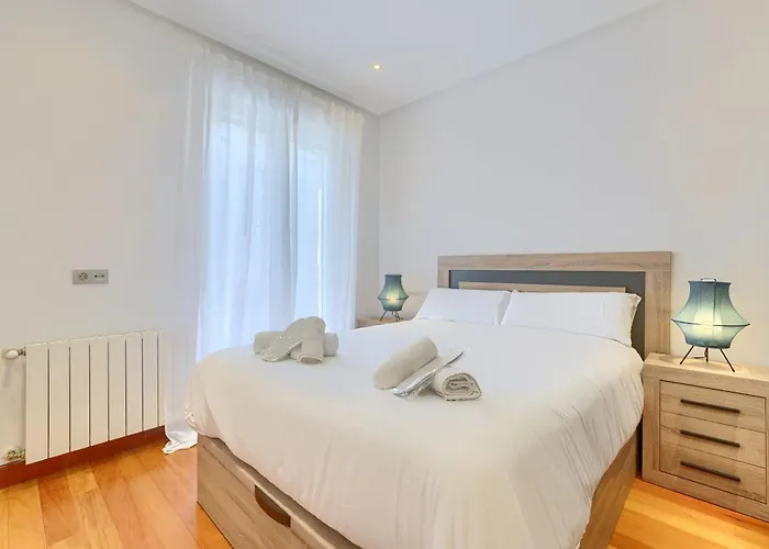 Ayuntamiento Cerca Del Casco Viejo & Parking Апартаменты *